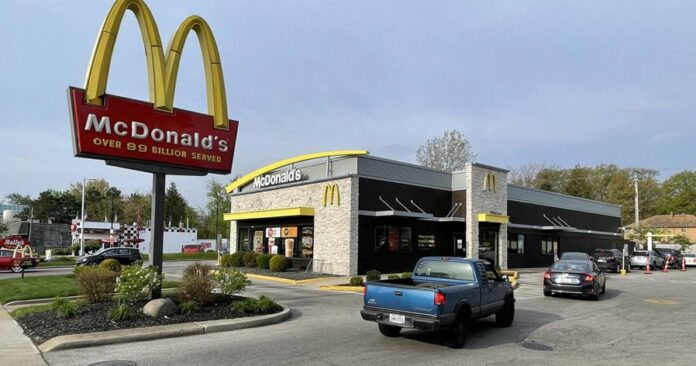 https___cdn.cnn.com_cnnnext_dam_assets_220726123942-mcdonalds-earnings