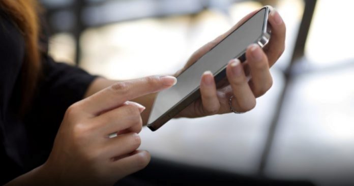 phone1b-696x366-1-696x366