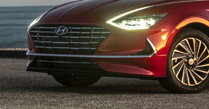2023-Hyundai-Sonata-Hybrid-70