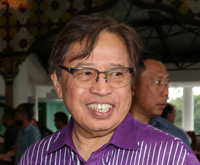 20221121_abang_johari_bernama