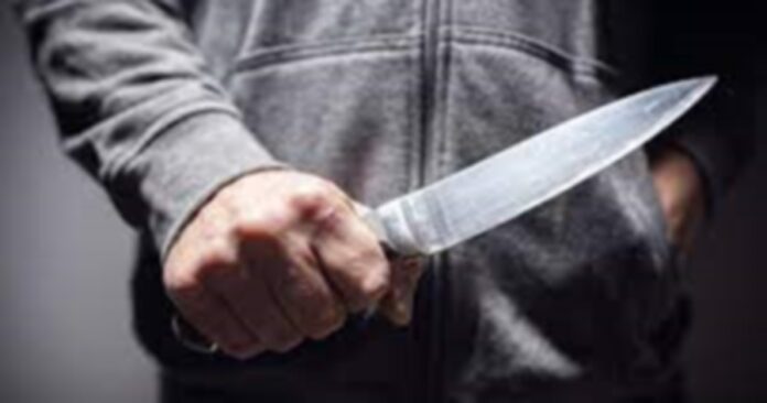 holding knife 1