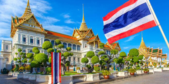 Thailand-Travel-Advice_Grand-Palace-Bangkok-1600