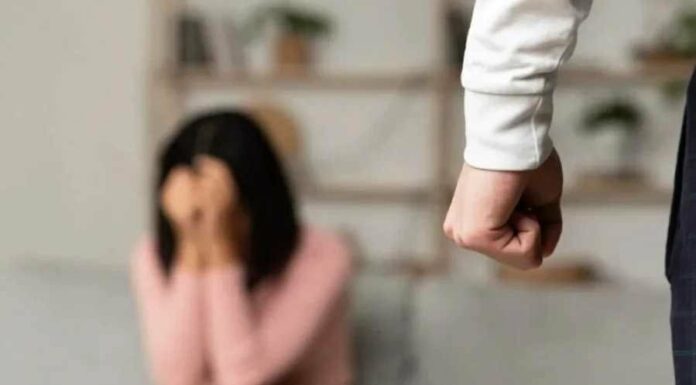 老公“好事”被撞破 老婆拍视频被打