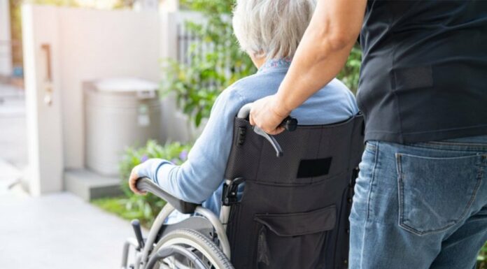 忘记回家路却不忘儿子 妈妈被寻获后问“吃饭没?”