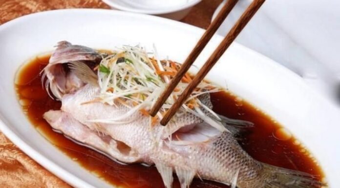 男子误吞一根鱼刺以为没事 一个月后患病差点身亡