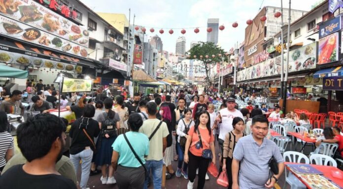 高达9成华裔受众 要团结政府全力拼经济