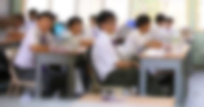 FirstDaySchool010201s